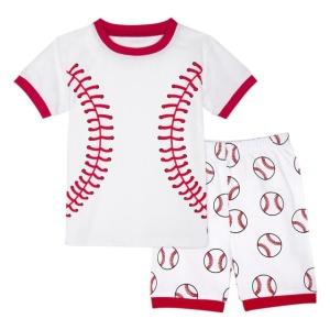 Modieuze rood-witte baseball shorts en polo t-shirt