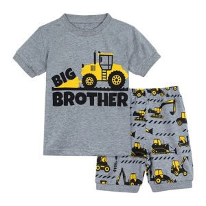 Pyjama polo en grijze short met tractorpatroon
