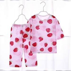 Zomerpyjama met driekwart mouwen, aardbeienmotief, voor kinderen in roze, modieus aan een riempje