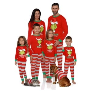 Vrolijk kerstfeest pyjamaset voor de hele familie in zeer hoge kwaliteit en modieus