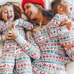 Kerstpyjama's voor het hele gezin met trendy hertenprints