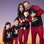 Modieuze volledige kerstpyjama's voor het hele gezin