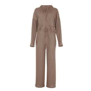 Modieuze bruine damespyjama met gebreide kap voor de winter