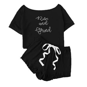 Zwarte zomerpyjama met opdruk en slijpsel voor dames in zwart-witte mode