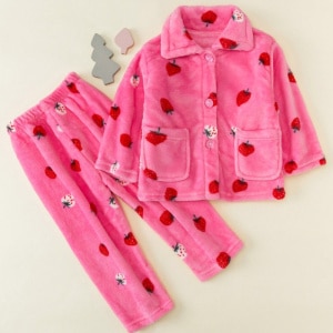 Zeer comfortabele en modieuze roze fleece pyjama met meerdere patronen voor kinderen