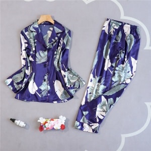 Modieuze tweedelige voorjaarspyjama met bladprint voor vrouwen op een riempje